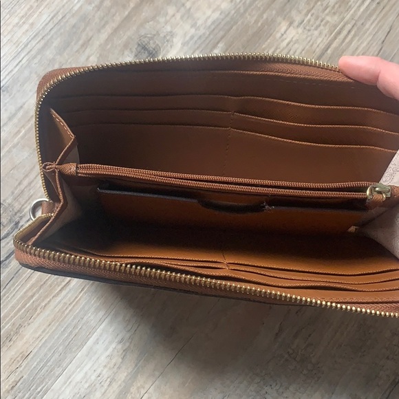 Michael Kors wallet - Picture 2 of 5